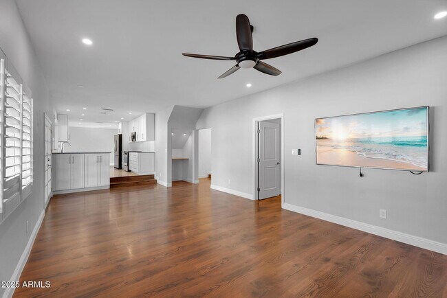 Building Photo - 2542 W Nopal Ave