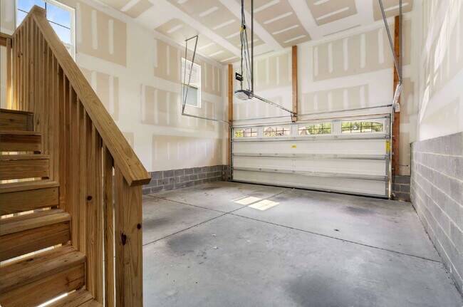 Building Photo - Luxurious 4-Bedroom Retreat with Third Floor Bonus Room & Fenced-in Backyard