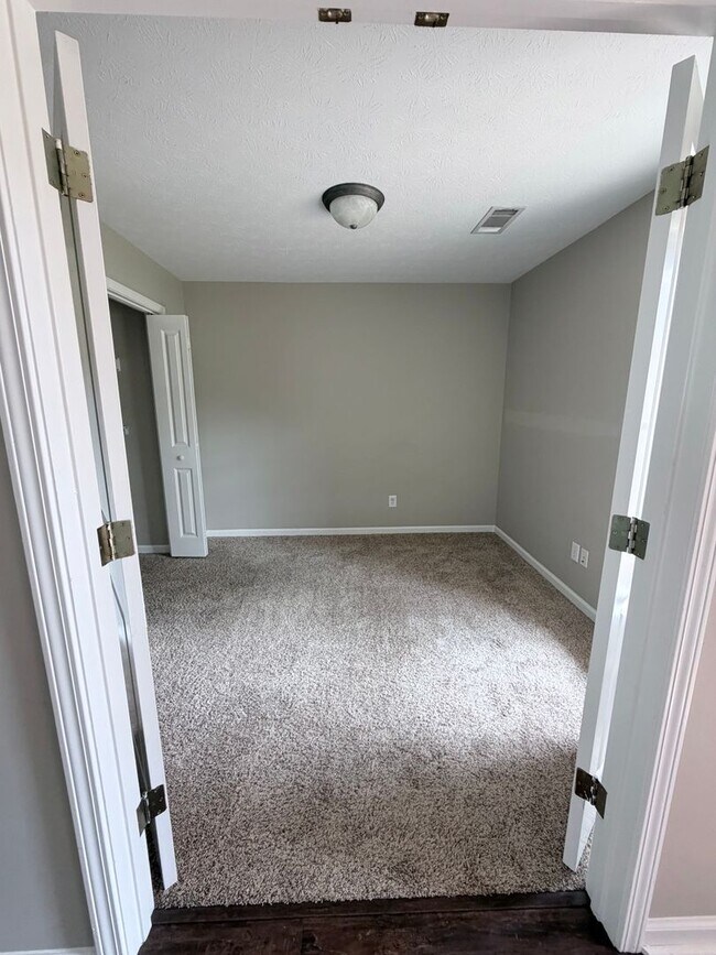 Building Photo - 1354 Meadow Glen Rd