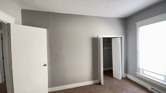 Building Photo - Room for Everyone! 6-Bedroom Home Near Ball State University