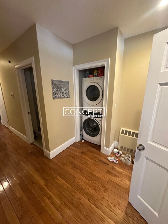 Building Photo - 44A Hillside St. Unit 1