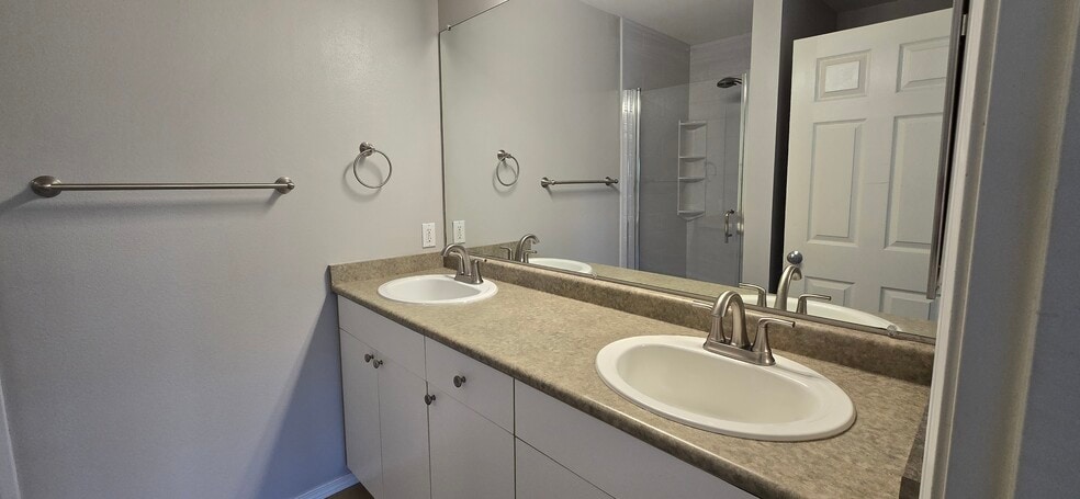Master bathroom - 3116 164th St SW