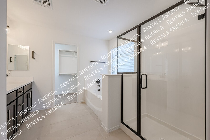 Building Photo - 3768 N 99th Dr