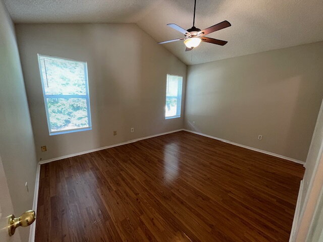 Building Photo - Updated 3BR/2BA Home with Fenced Backyard in Dunn Ave / Highlands Area
