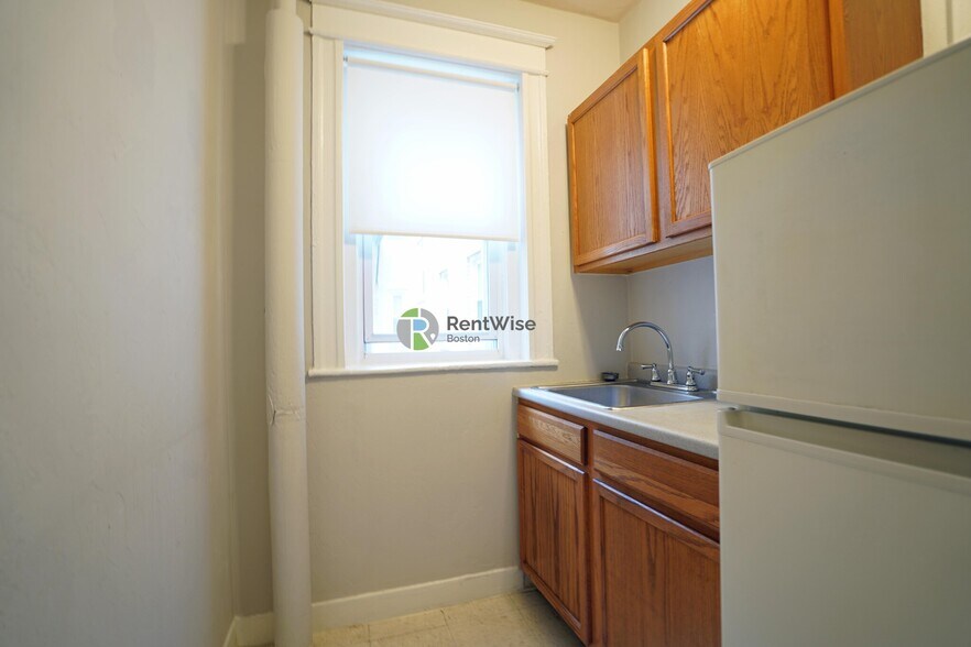 Building Photo - 64 Woodstock Ave