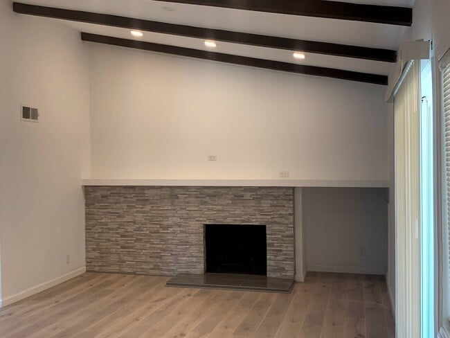 Building Photo - 5700 Vanalden Ave