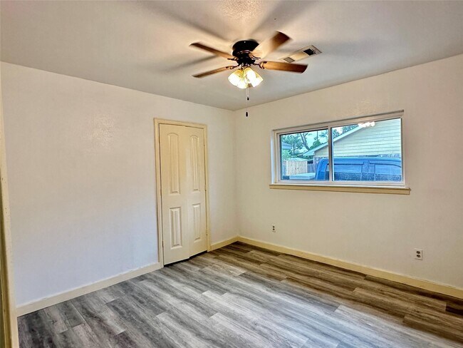 Building Photo - 11922 Sea Shore Dr