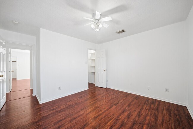 Building Photo - 15026 Magnoliabough Pl