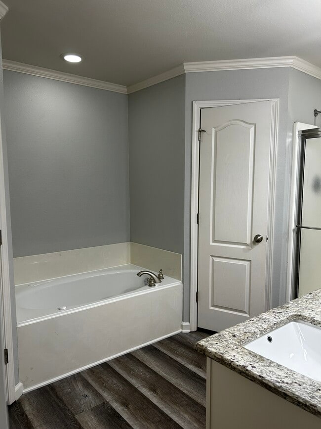 Building Photo - 210-210 Hidden Meadows Dr