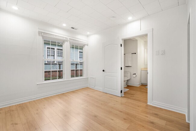 Building Photo - 3be/2ba Premium House Round the Corner fro...