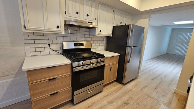 Building Photo - This is a must-see chic and updated townho...