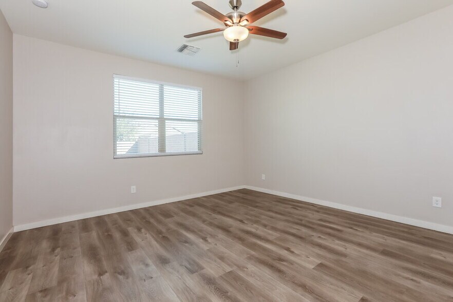 Building Photo - 654 Glen Canyon Dr