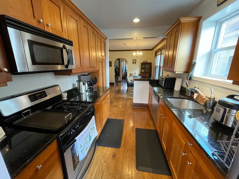 Building Photo - 4132 N Mozart St