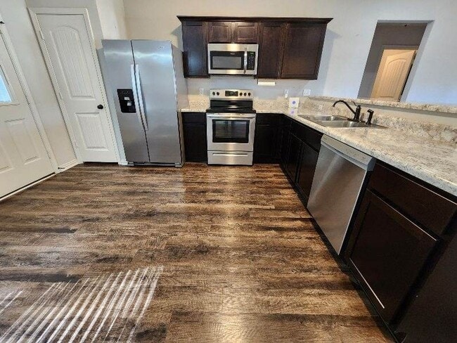 Building Photo - 1618 Lil Larry Dr