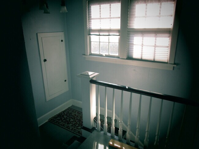 Building Photo - 207 S 16th Ave