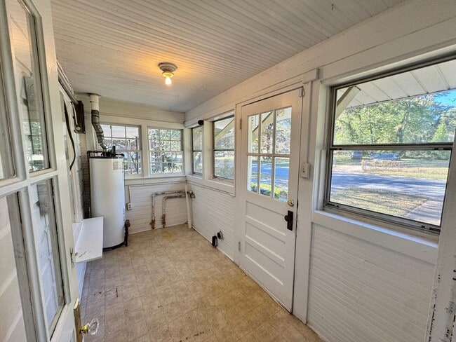 Building Photo - Statesville - 3BR/2BA + Carport