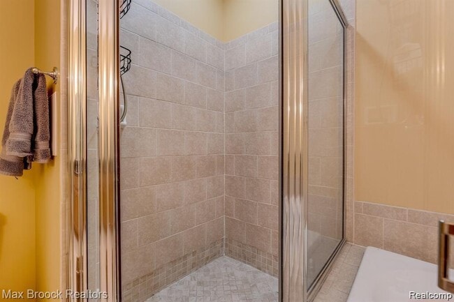 Building Photo - 1050 Oakwood Dr