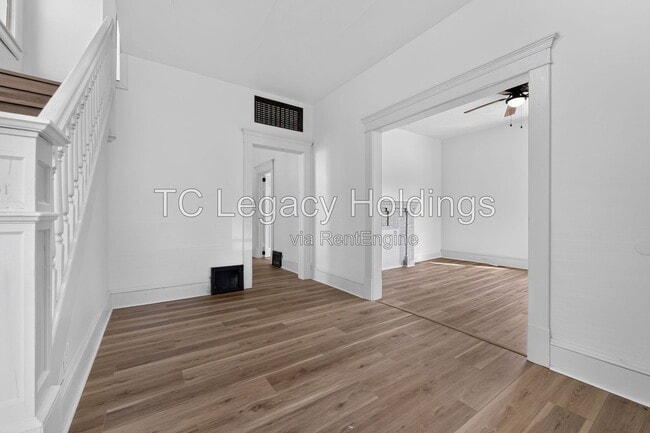 Building Photo - 890 Traction St