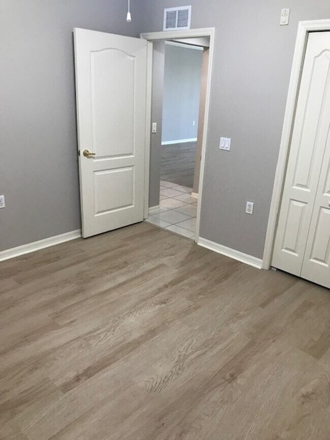 Building Photo - 8570 Kingbird Loop
