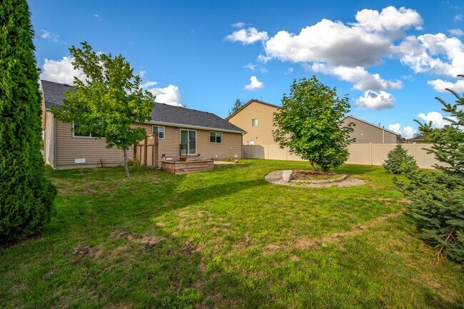 Building Photo - 3 bed 2 bath rancher