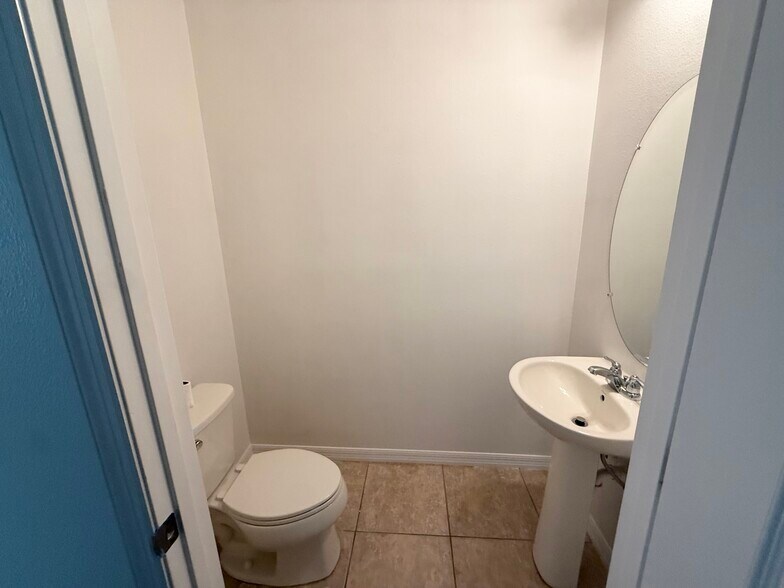 Building Photo - 7605 Ripplepointe Way