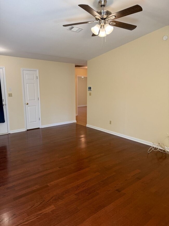 Building Photo - Beautiful Updated Ranch Style Home