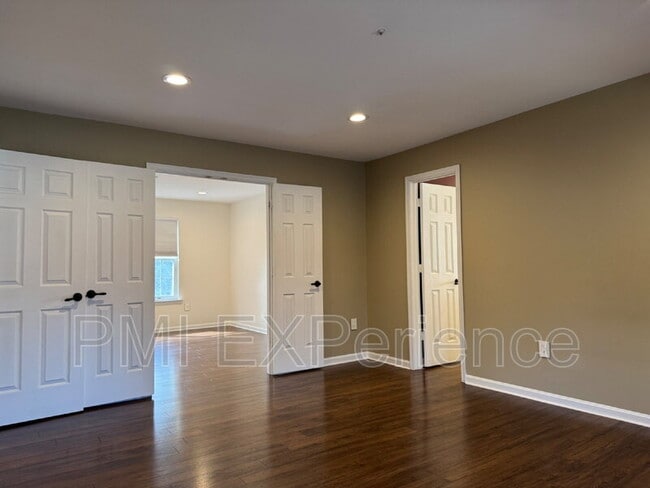 Building Photo - 9203 Sandy Creek Rd