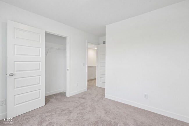 Building Photo - 15274 Farrington Rd