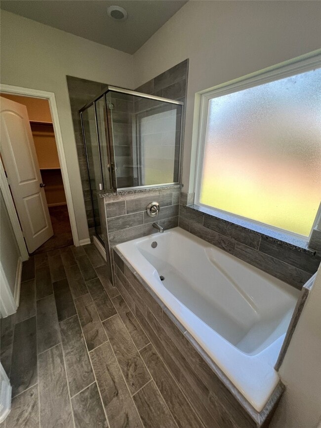 Building Photo - 303 Woodhaven Dr