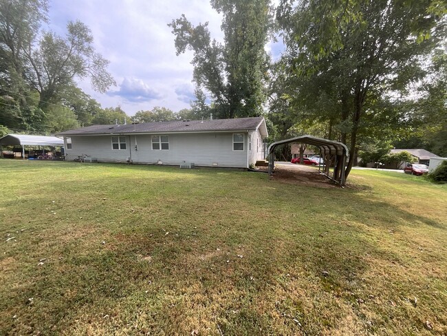 Building Photo - Cute Two Bedroom Duplex in Ozark!!