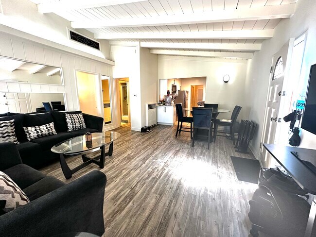 Building Photo - 2504 Alma Ave