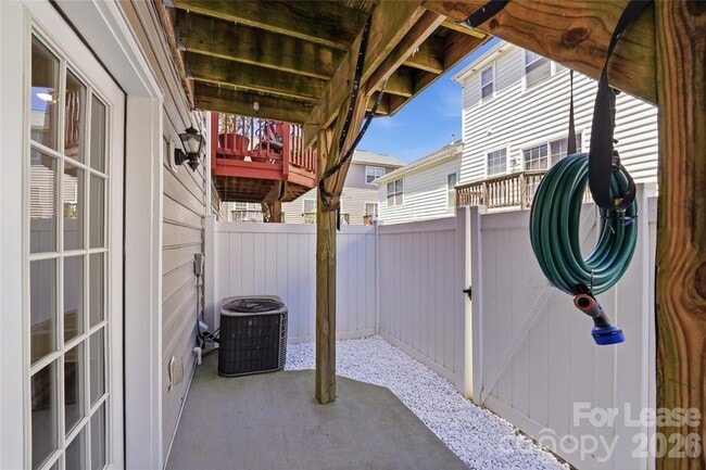 Building Photo - 6621 Tor Dr