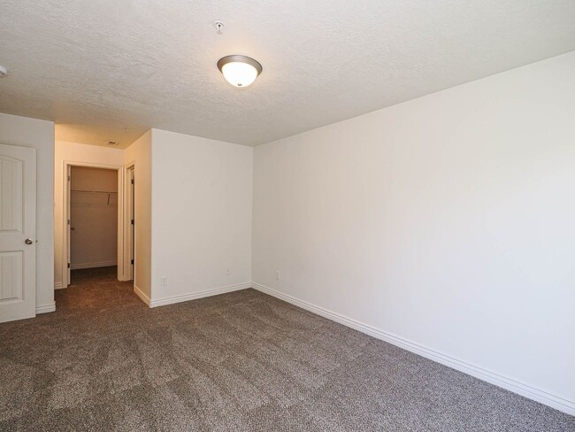 Building Photo - 3 Bedroom, 2 Bathroom Condo