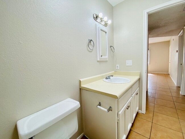 Building Photo - Huge Adobe 2 Bed/1Bath Adobe Townhome in C...