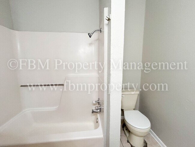 Building Photo - 3224 W 8th Ave