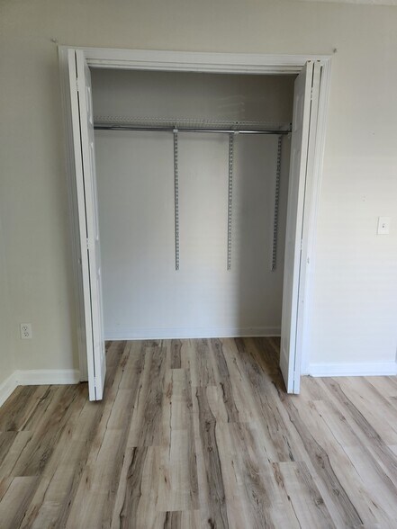 Closet - 2510 W 9th St