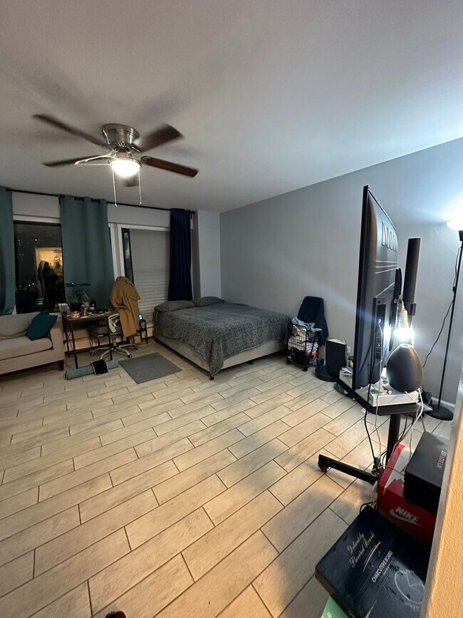 Building Photo - 4880 N Marine Dr