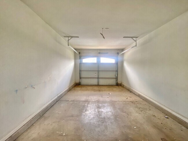 Building Photo - Now available - 4 bed 2 bath 1 car garage now available in Tech Terrace