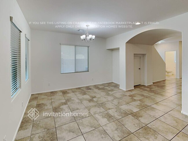 Building Photo - 1285 E Palomino Way