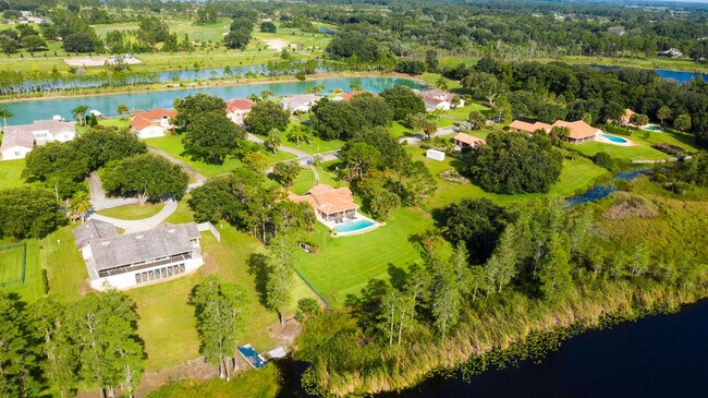 Building Photo - 12853 Bellerive Dr