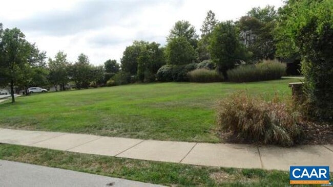 Building Photo - 140 Burnet St