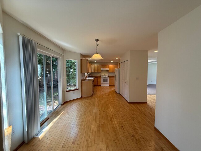 Building Photo - 4 Bed 2 Bath Home in Waterbury Meadows