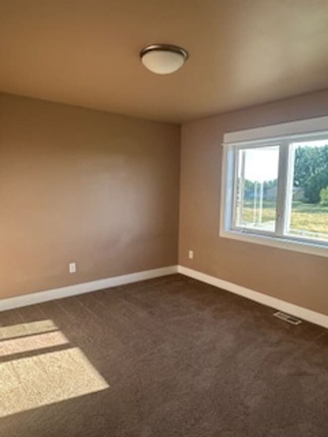 Building Photo - Rare Horse Property in Billings Heights – ...