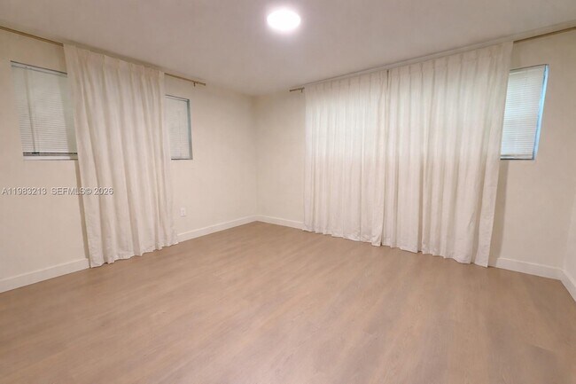 Building Photo - 6885 NW 14th Ct