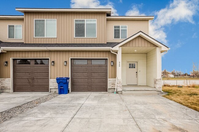 Building Photo - 902 Home Run Ave
