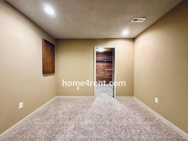 Building Photo - Maintenance Free! Main level Master, Finished Basement and Wood Floors in the Kitchen! *Brand New...