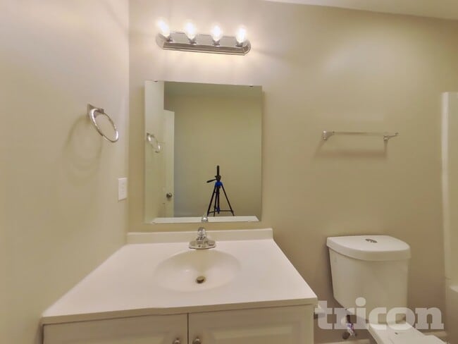 Building Photo - 197 Altondale Dr