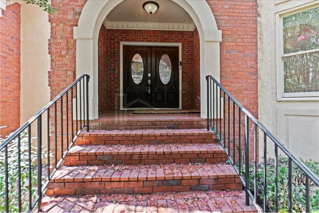 Building Photo - 200 River Bluff Pkwy