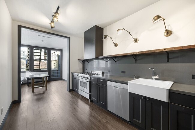 Building Photo - 558-560 Greenwich Street (1067r)