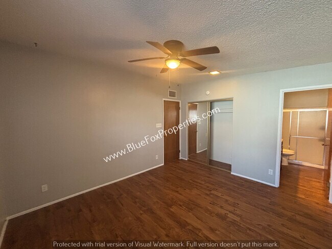 Building Photo - 3202 W Calle Fresa